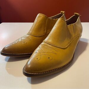 Sundance Sixtyseven 67 Women’s Mustard Leather Cowgirl Western Ankle Booties